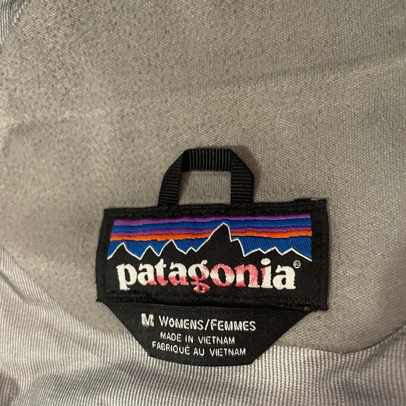 Patagonia Women’s Black Rain Jacket - Picture 3 of 4